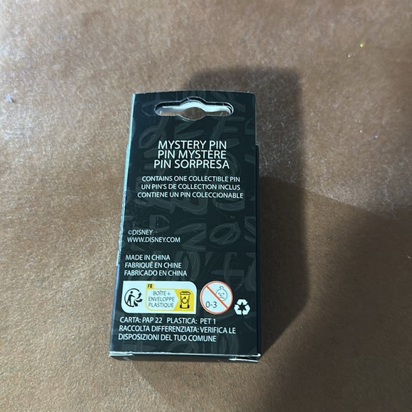 Disney Loungefly Mystery Pin Set - Alice in Wonderland - Picture 2 of 3